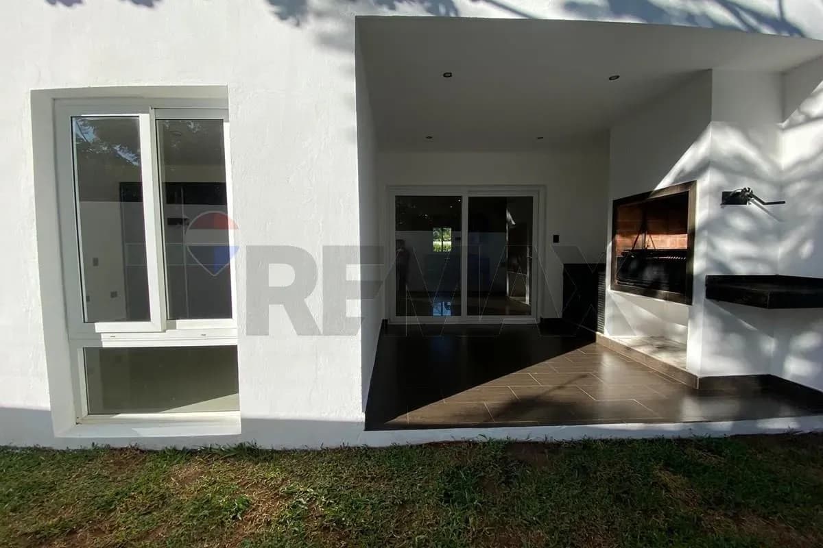 2-Bedroom House for Sale in Campo Grande, Luque - Image 14
