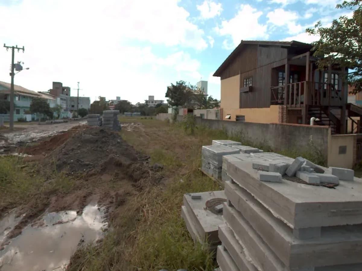 Terreno de 320m² à Venda em Canto Grande, Bombinhas - Image 3