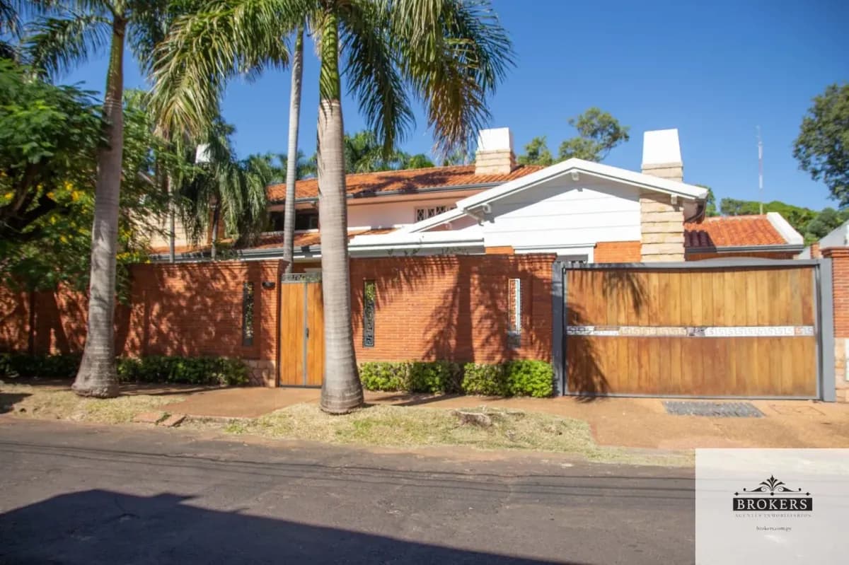 6-Bedroom House for Rent in Mariscal López, Lambaré