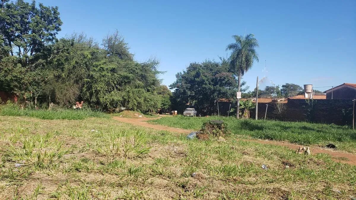 Terreno de 2.730m² à Venda em Fernando de la Mora - Image 1