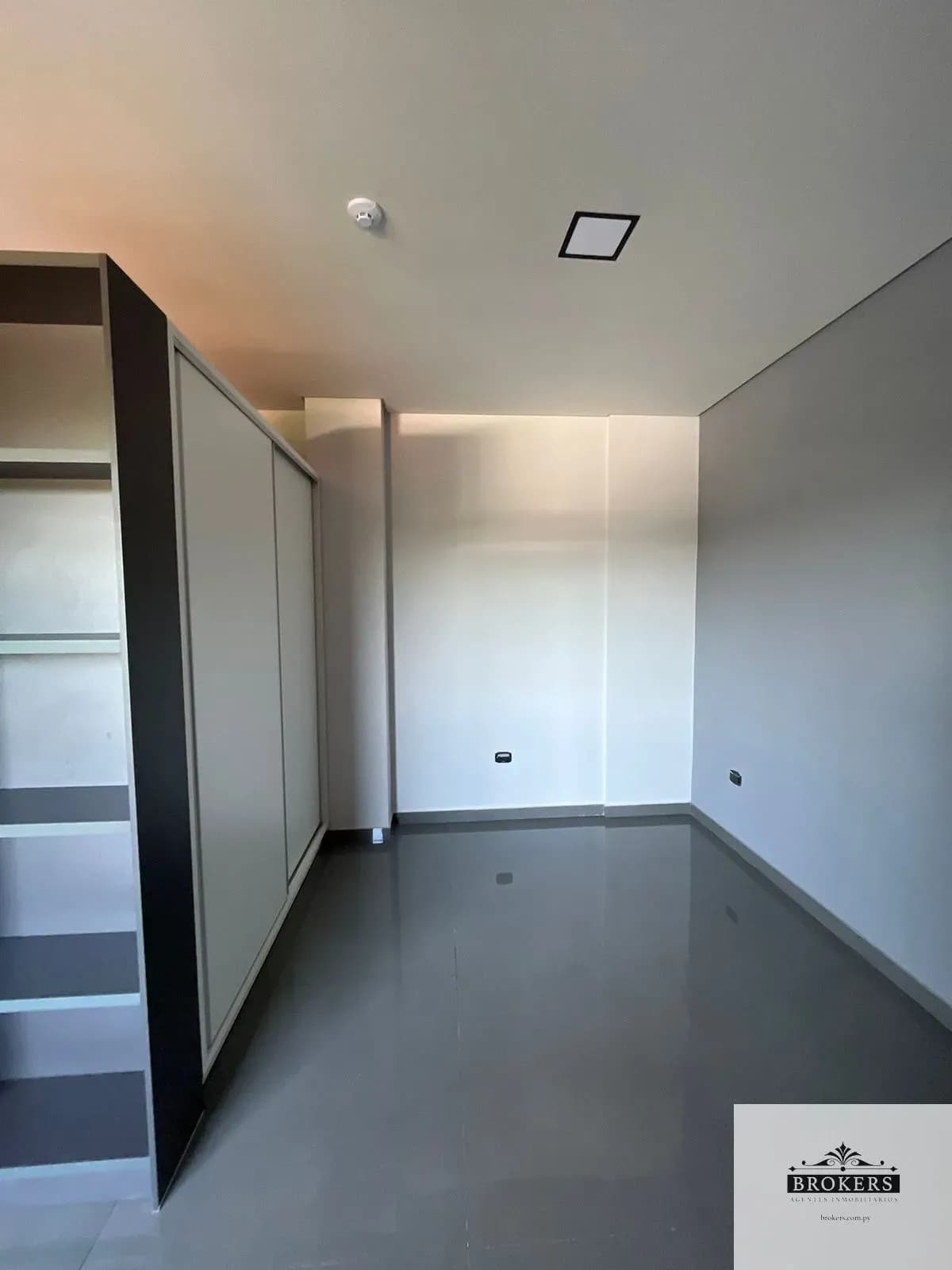 Apartamento de 1 dormitório à Venda em San Lorenzo