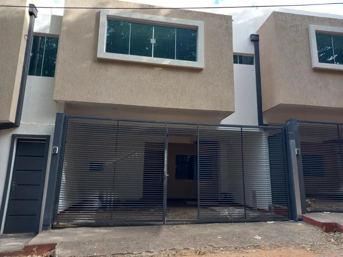 Casa de 3 dormitorios en Venta en Fernando de la Mora - Image 2
