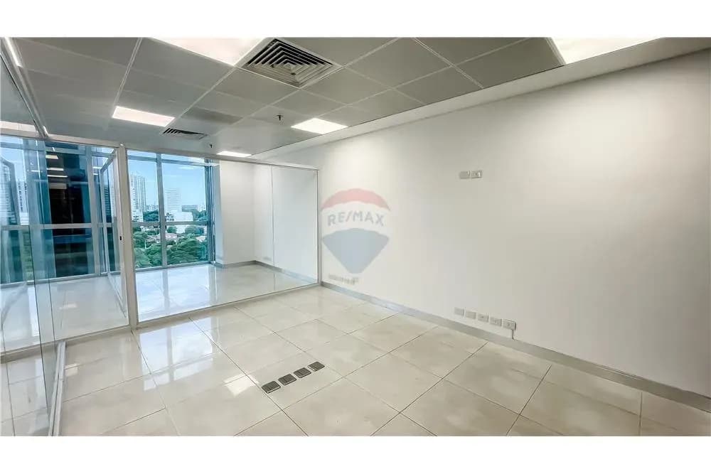 Local Comercial de 80m² en Venta en Las Lomas (Carmelitas), Asunción - Image 13