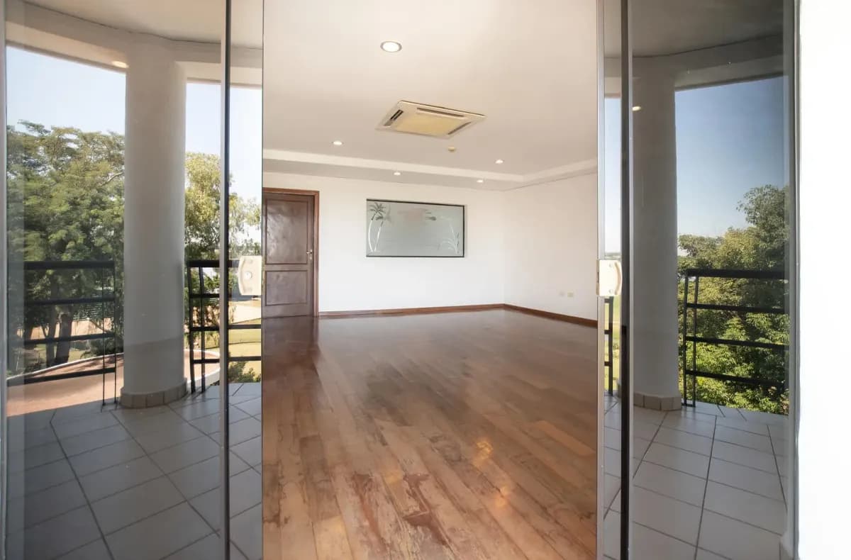 Retail Space of 2,627m² for Sale in Parques del Yatch, Lambaré - Image 18