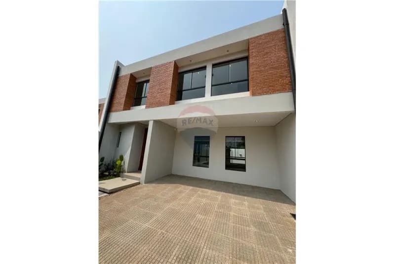 3-Bedroom House for Sale in Loma Merlo, Luque - Image 2