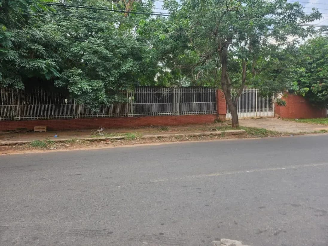 6-Bedroom House for Sale in Capiatá - Image 3