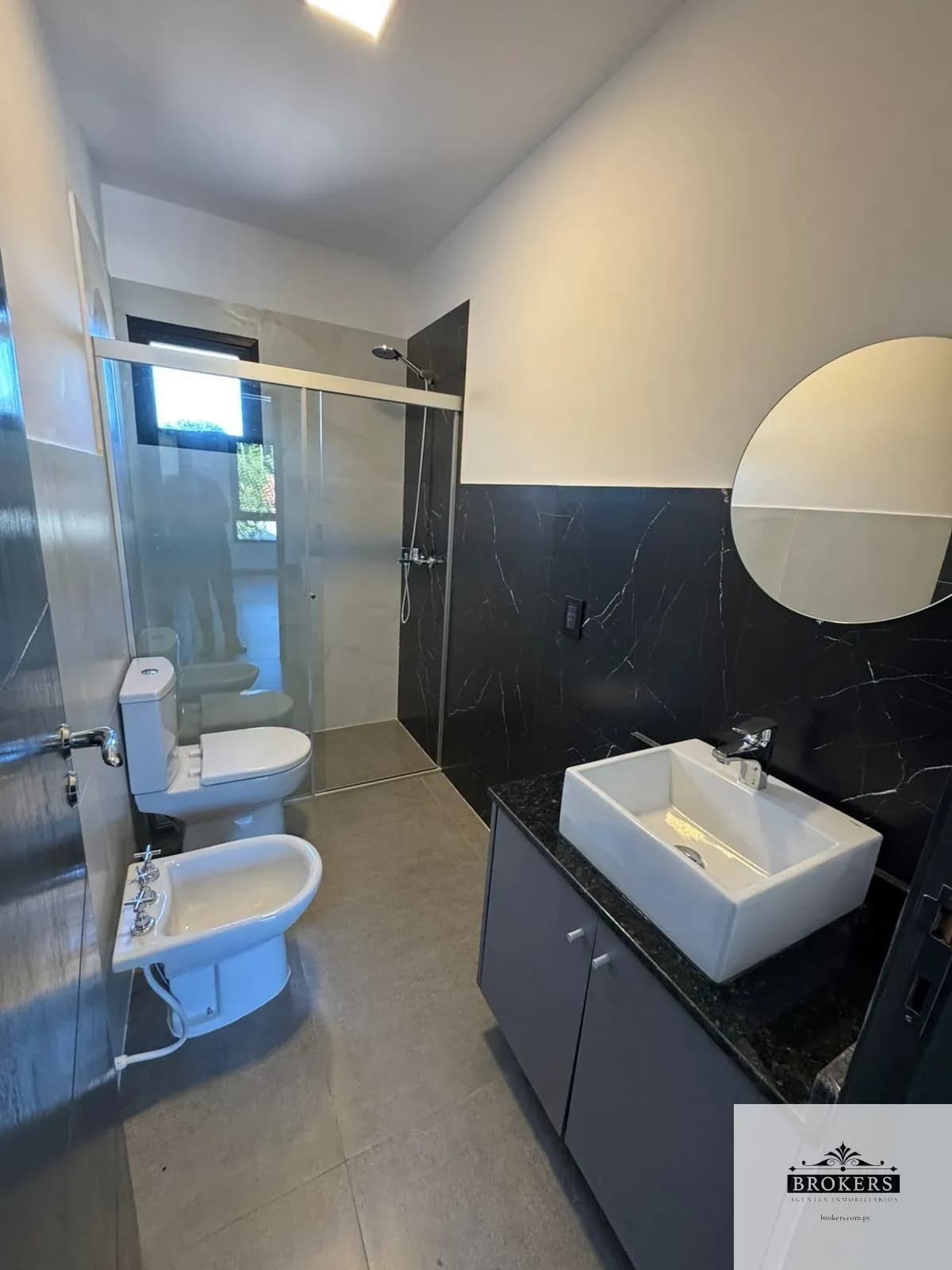 3-Bedroom House for Sale in Laurelty, Luque - Image 5