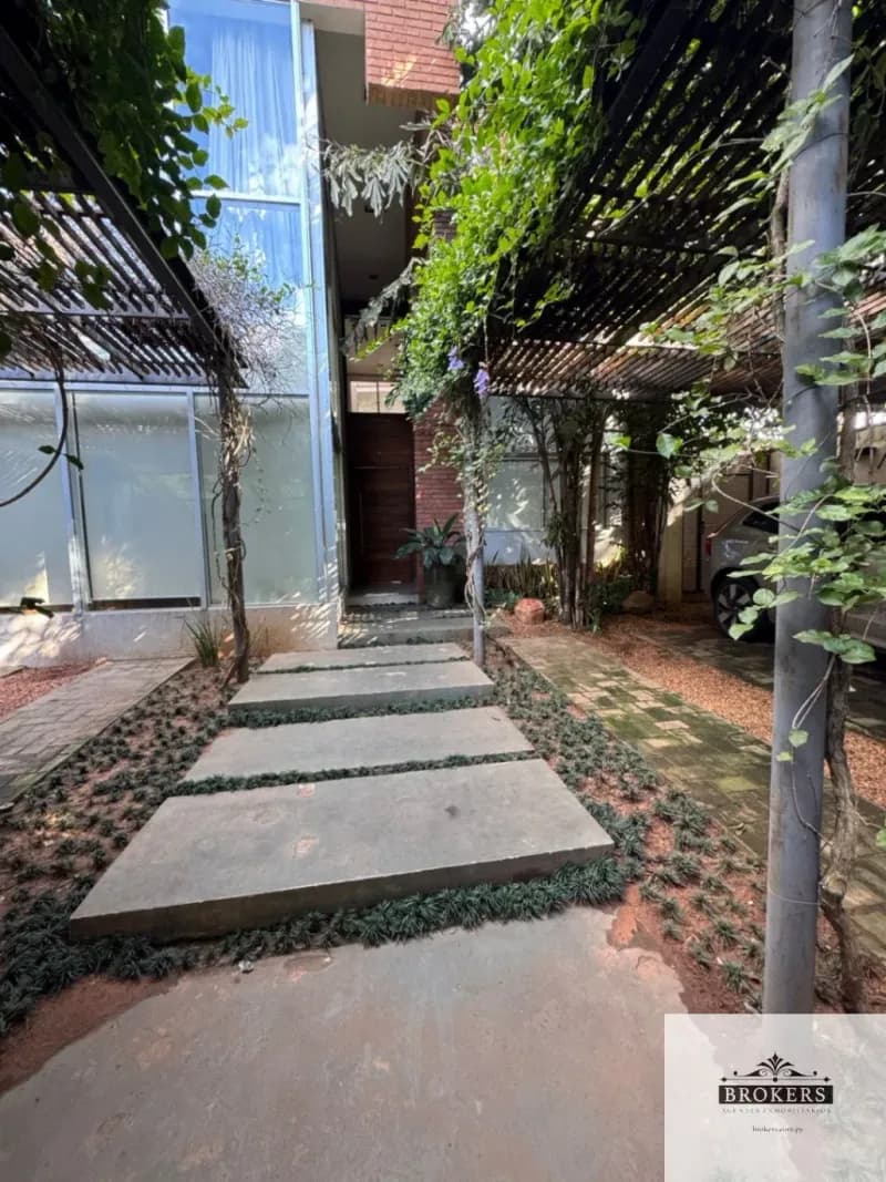 4-Bedroom House for Rent in Asunción - Image 4