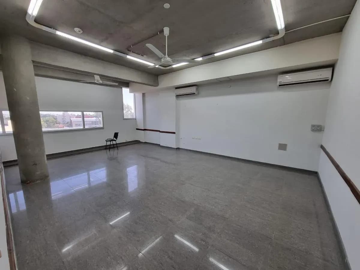 Office of 336m² for Rent in San Cristobal, Asunción - Image 9