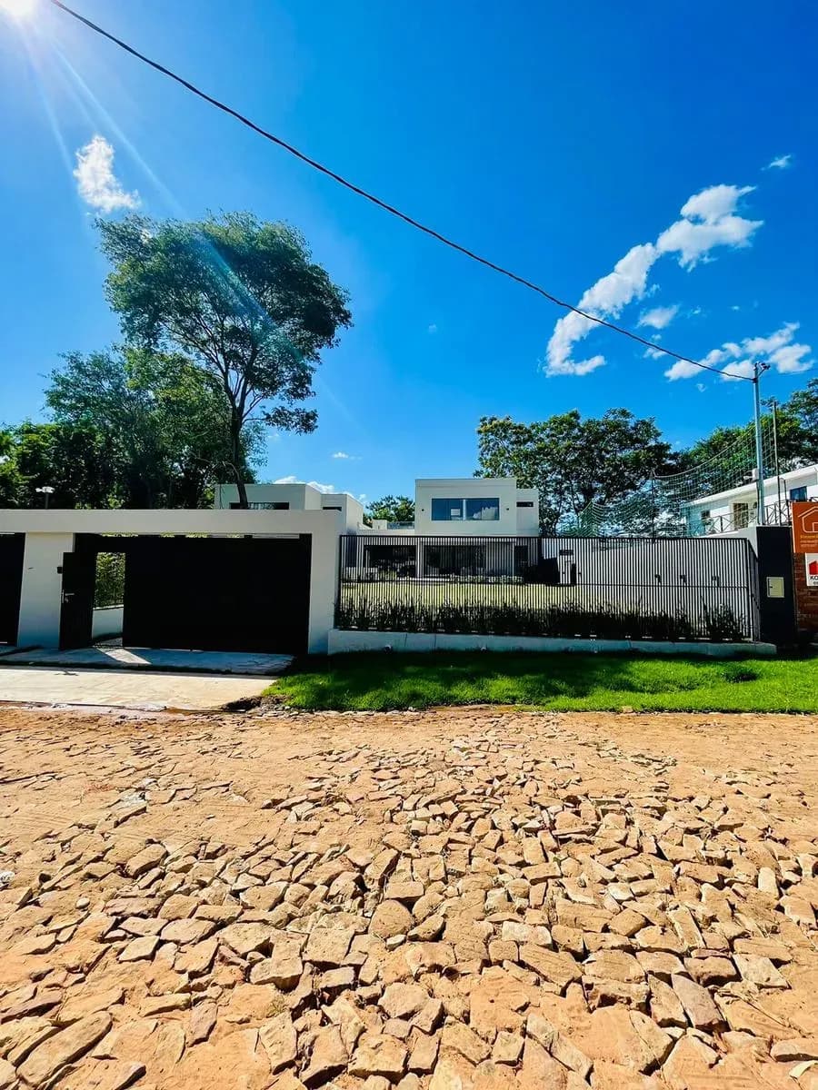 Casa de 4 dormitorios en Venta en San Bernardino - Image 3