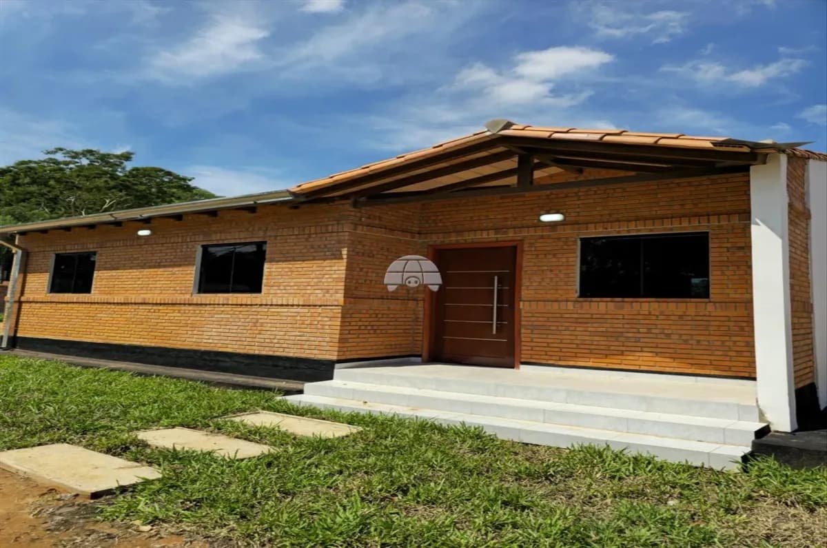 3-Bedroom House for Sale in Zárate Isla, Luque