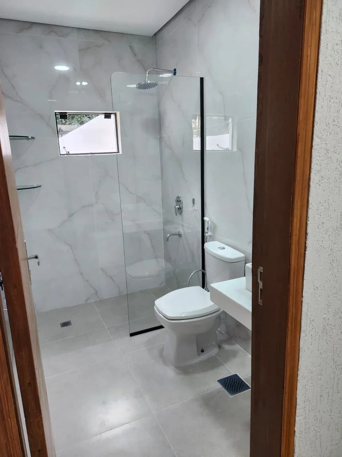 2-Bedroom House for Rent in Laurelty, Luque - Image 4