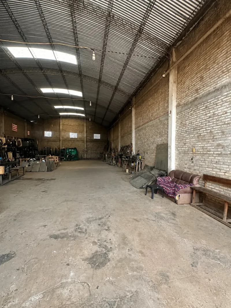 Local Comercial de 421m² en Venta en Coronel Oviedo - Image 4