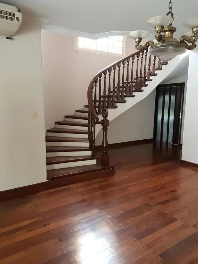 Casa de 5 dormitorios en Venta en Manorá, Asunción - Image 8