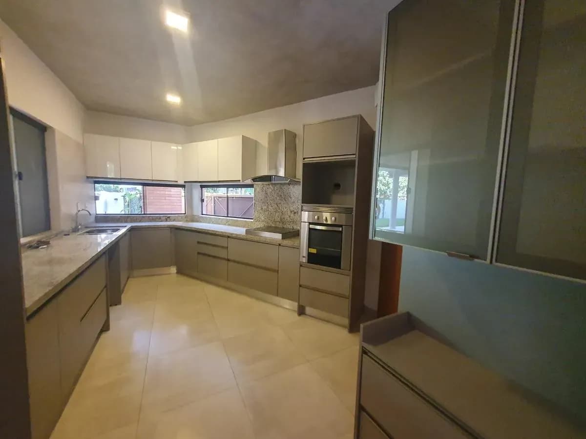 3-Bedroom House for Sale in Loma Merlo, Luque - Image 5