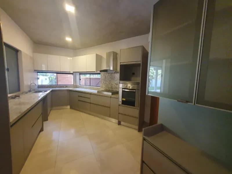 3-Bedroom House for Sale in Loma Merlo, Luque - Image 5