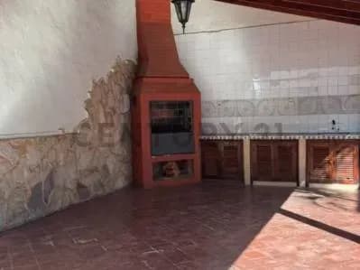 Local Comercial de 300m² en Alquiler en Doctor Francia, Asunción - Image 2