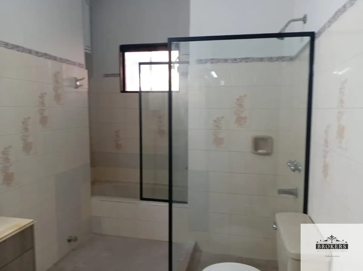Oficina de 530m² en Alquiler en Villa Morra, Asunción
