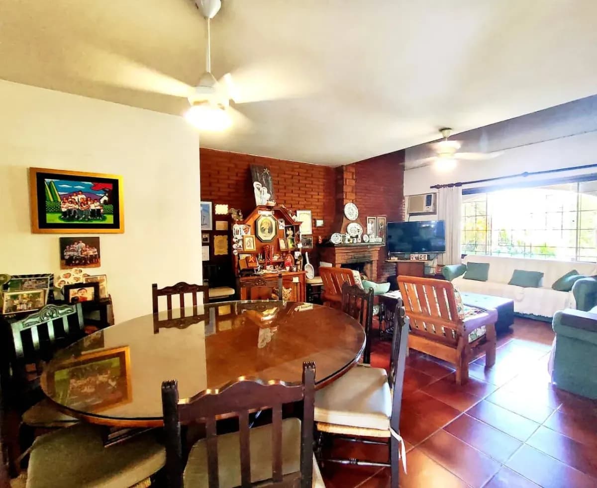 Casa de 5 dormitorios en Alquiler en Santo Domingo, Asunción - Image 13