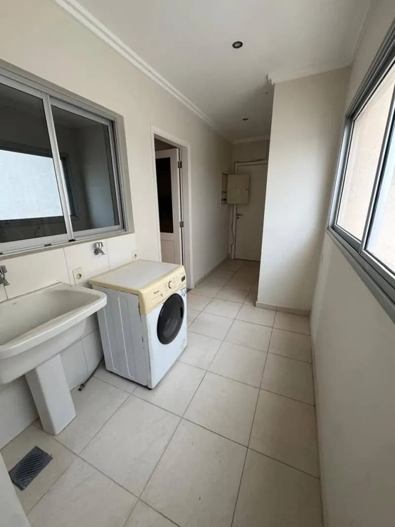 Departamento de 5 dormitorios en Venta en Las Lomas (Carmelitas), Asunción - Image 4