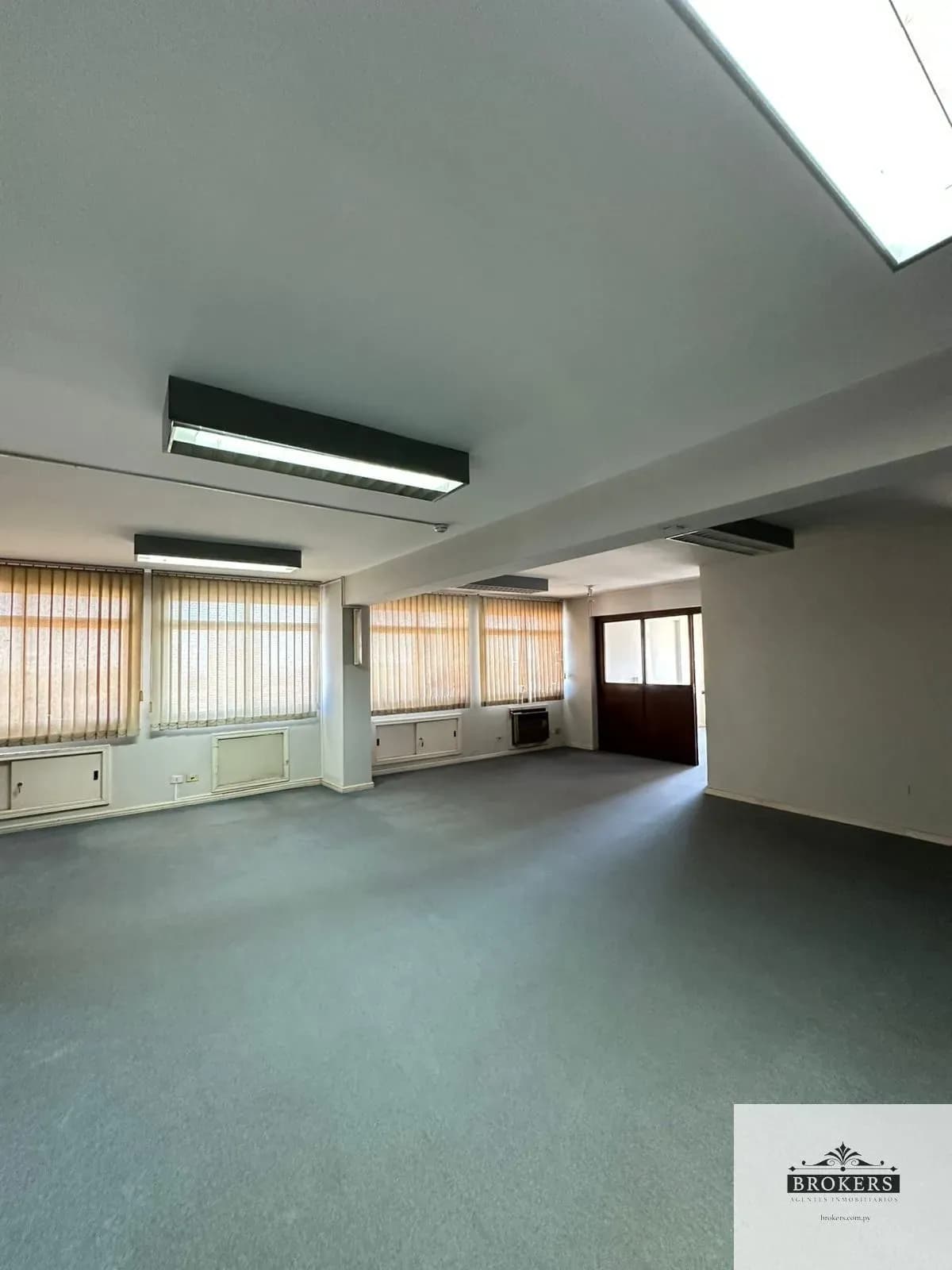 Office of 140m² for Rent in La Catedral, Lambaré - Image 7