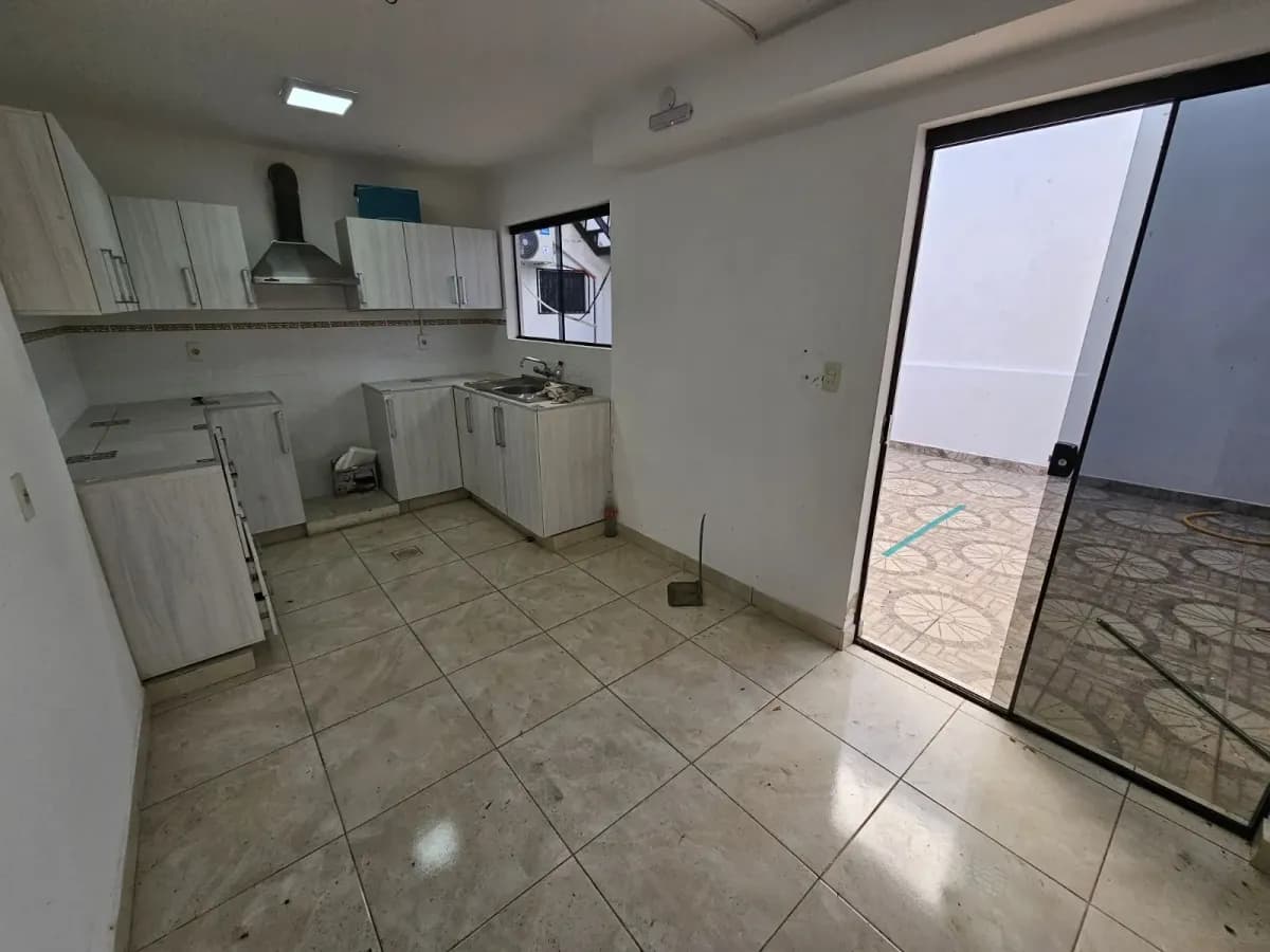 Escritório de 413m² à Venda em Doctor Francia, Lambaré - Image 16