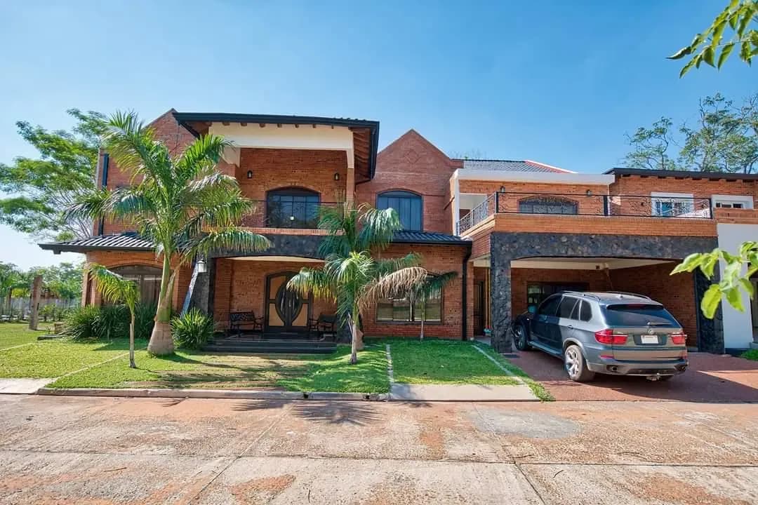 5-Bedroom House for Sale in Loma Merlo, Luque - Image 18
