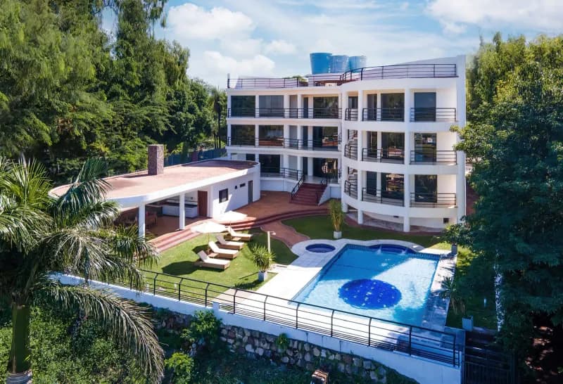 Retail Space of 2,627m² for Sale in Parques del Yatch, Lambaré - Image 4