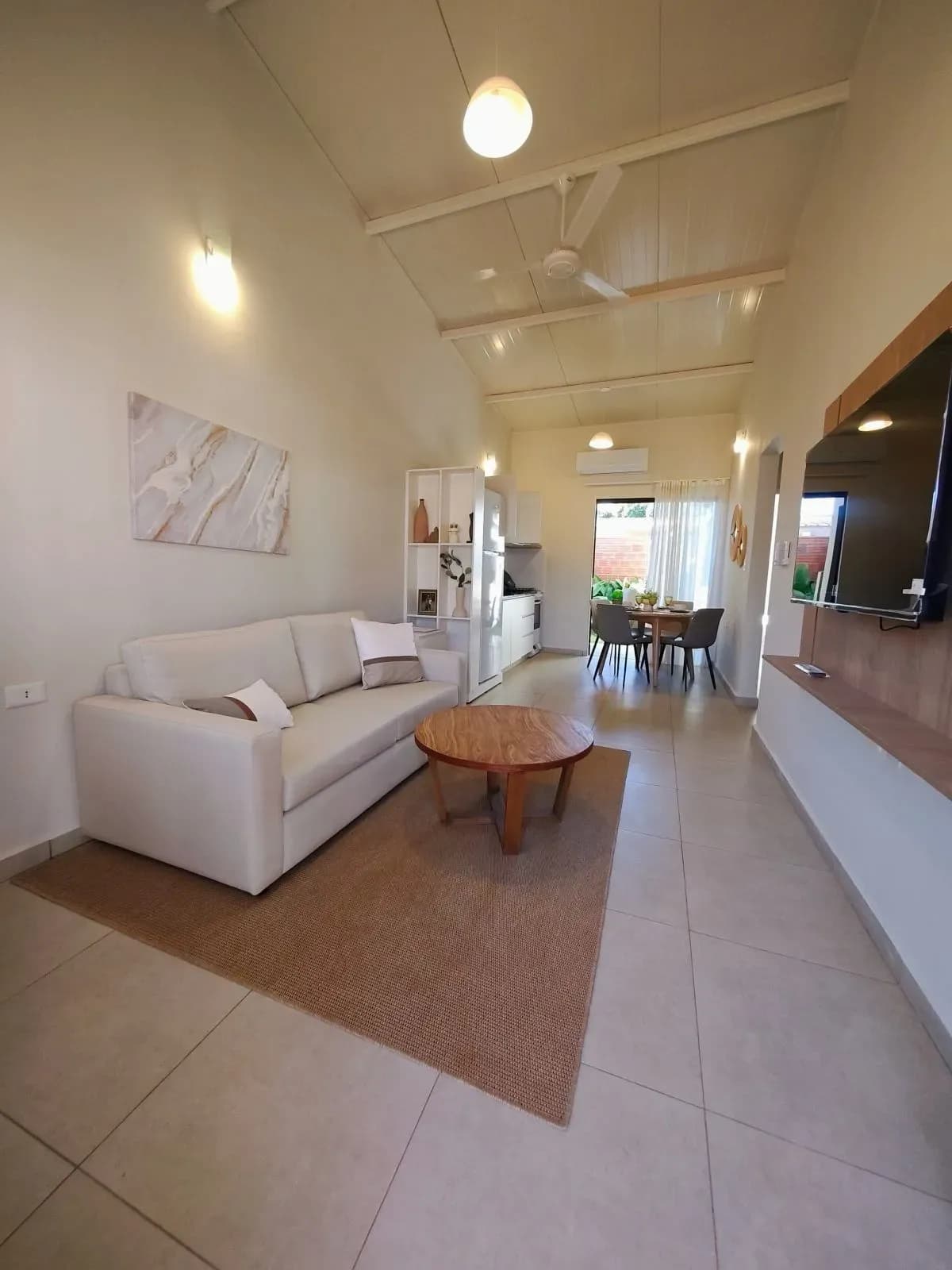 Casa de 2 dormitorios en Venta en San Lorenzo - Image 2