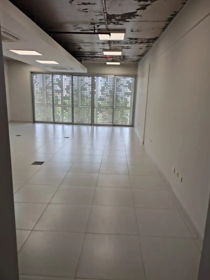 Office of 80m² for Rent in Mariscal López, Asunción - Image 4