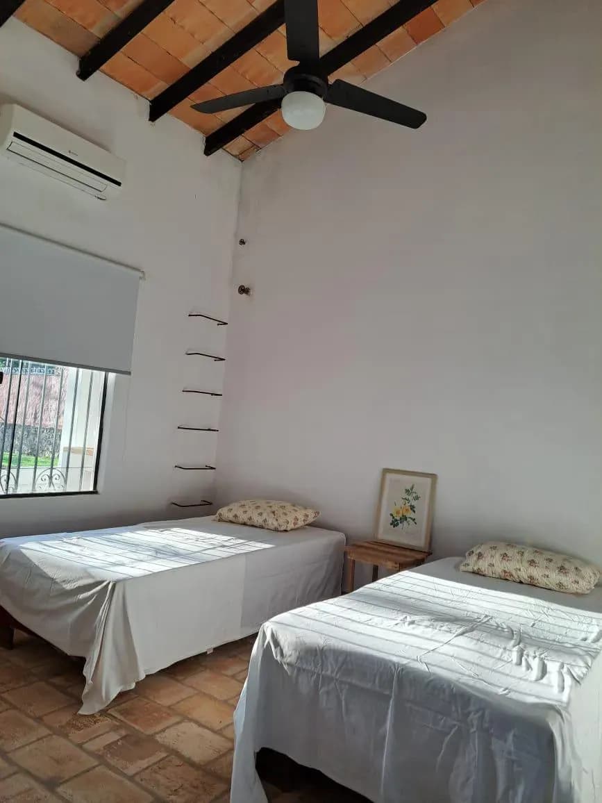 Casa de 4 dormitorios en Alquiler en Barrio Centro, Caacupé - Image 11