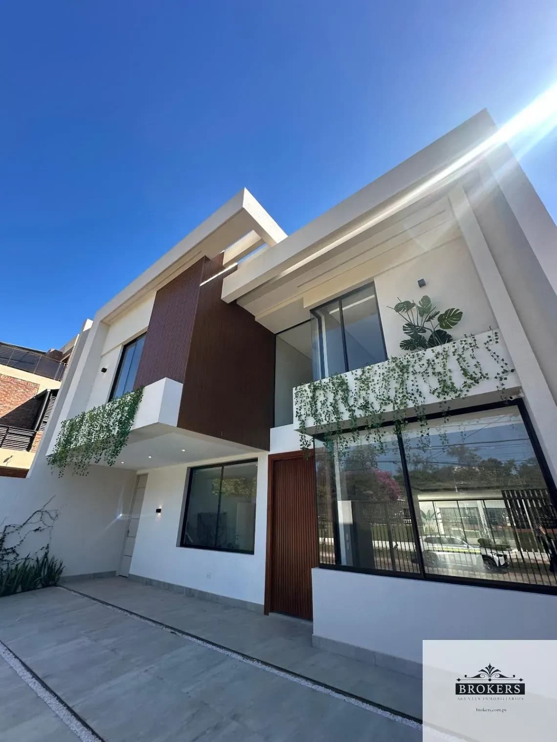 Casa de 4 dormitorios en Venta en San Jorge, Asunción - Image 3