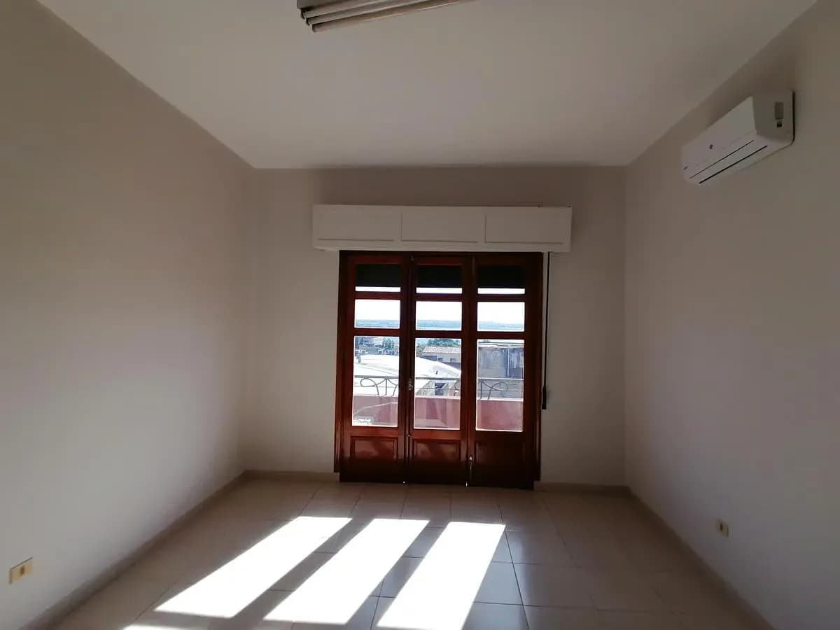 2-Bedroom Apartment for Rent in La Encarnación, Lambaré - Image 8