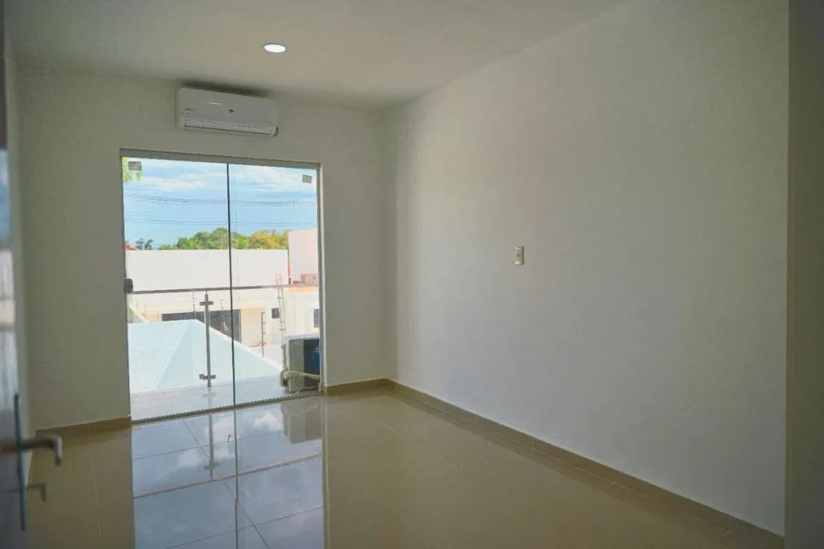 3-Bedroom House for Sale in Parques del Yatch, Lambaré - Image 5