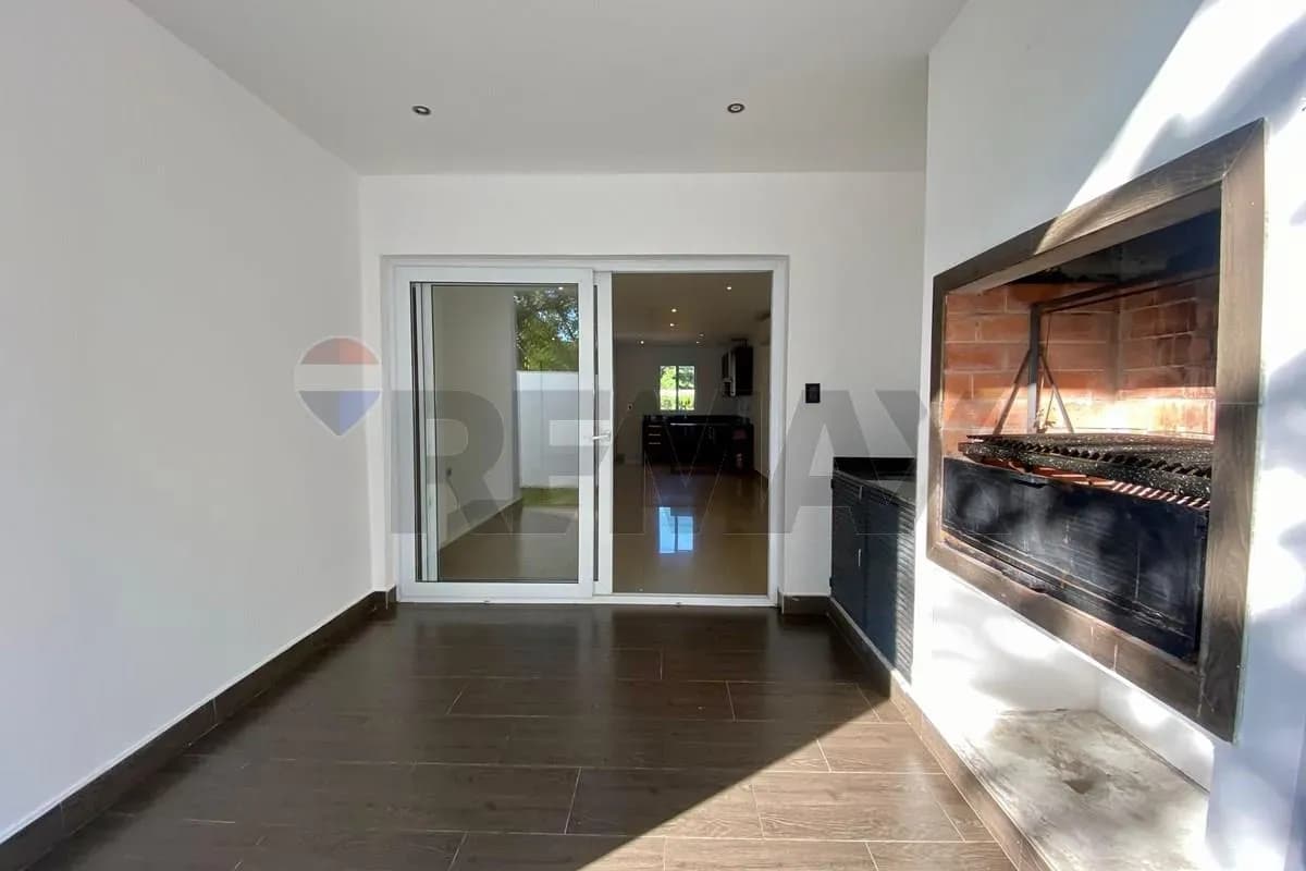 2-Bedroom House for Sale in Campo Grande, Luque - Image 12