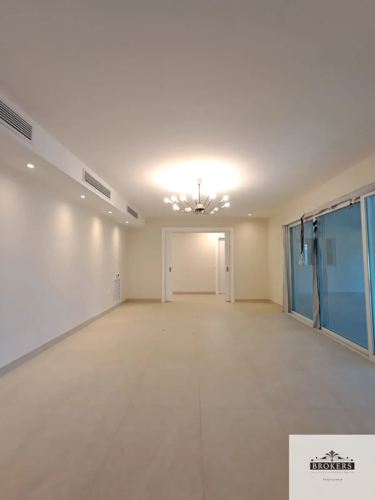 Casa de 4 dormitorios en Alquiler en Mariscal Estigarribia, Asunción - Image 8
