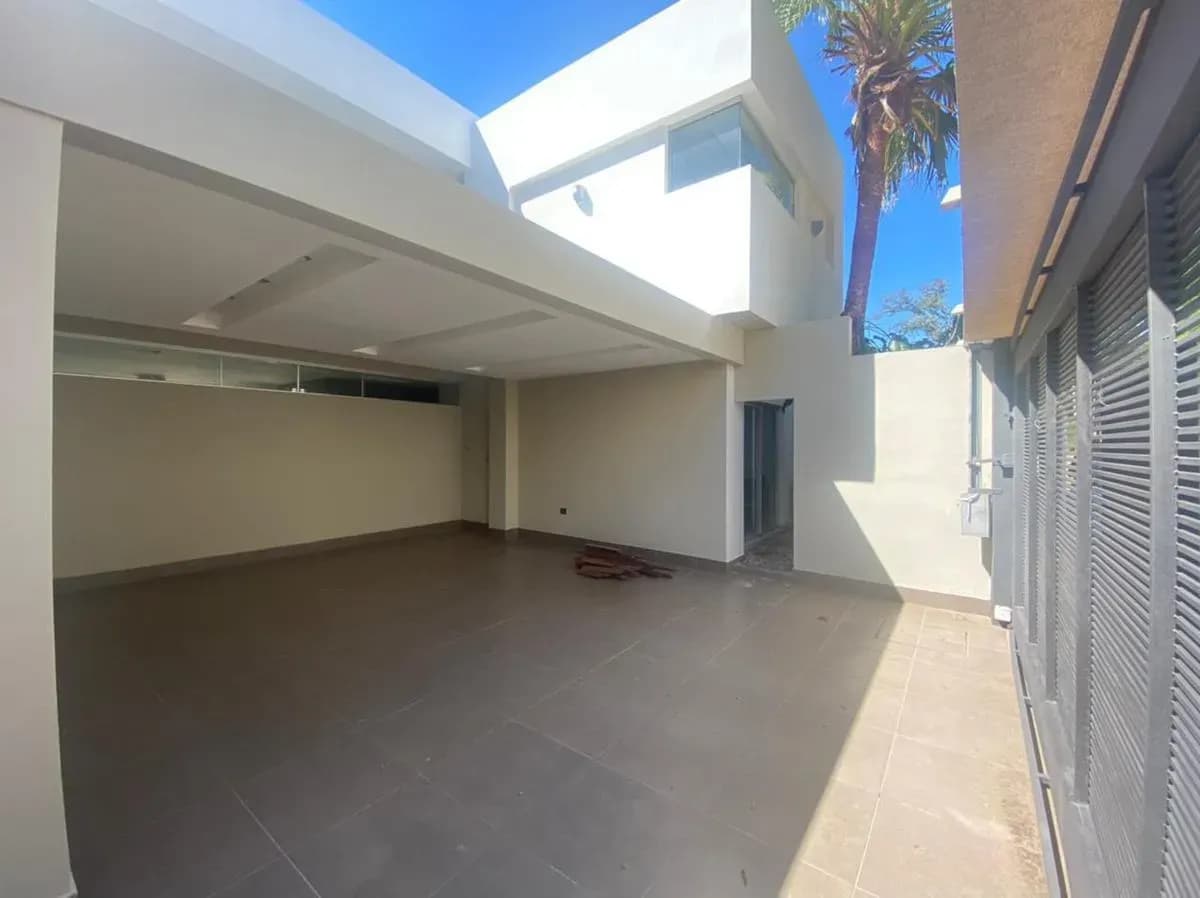 Casa de 5 quartos à Venda no Primeiro Bairro, Luque