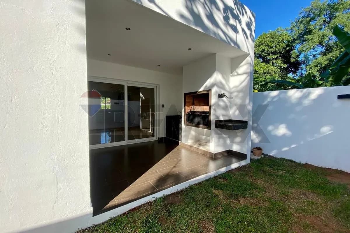 2-Bedroom House for Sale in Campo Grande, Luque - Image 13