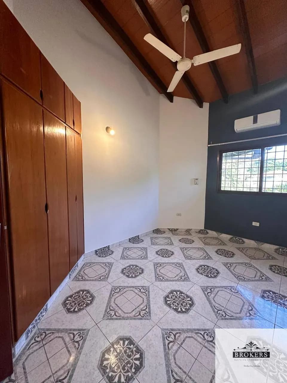 Local Comercial de 360m² en Alquiler en Villa Virginia, Lambaré - Image 14
