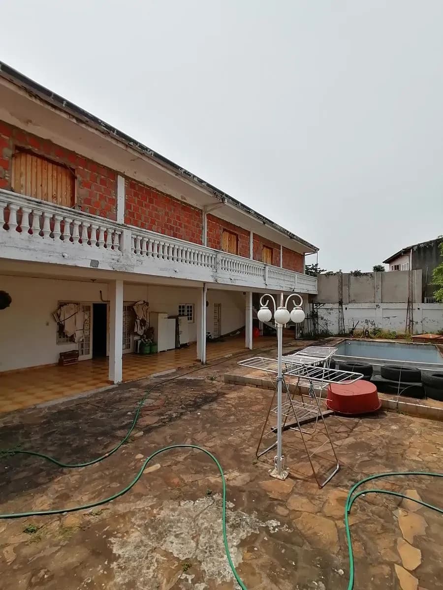 10-Bedroom House for Sale in San Vicente, Lambaré - Image 10