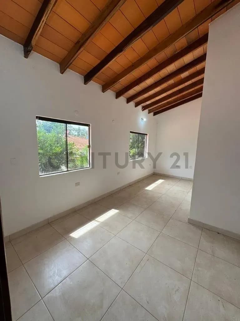 4-Bedroom House for Sale in Capiatá - Image 12