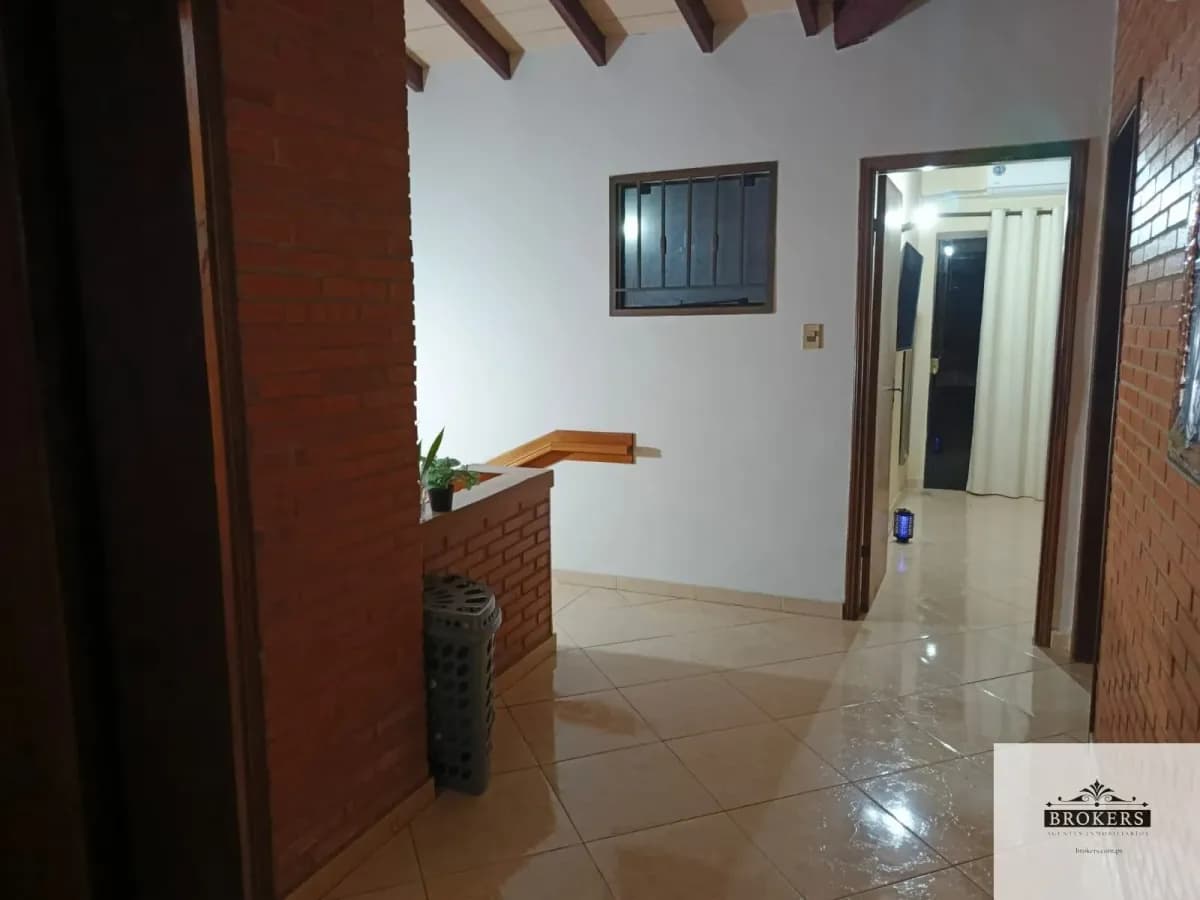 4-Bedroom House for Sale in Lambaré - Image 12