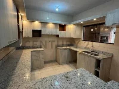 4-Bedroom House for Sale in Capiatá - Image 4