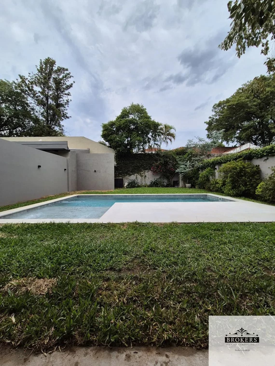 Casa de 3 dormitorios en Alquiler en Manorá, Asunción - Image 2