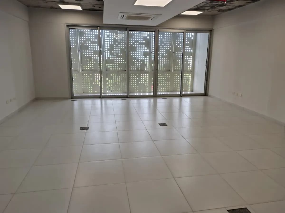 Office of 80m² for Rent in Mariscal López, Asunción - Image 6