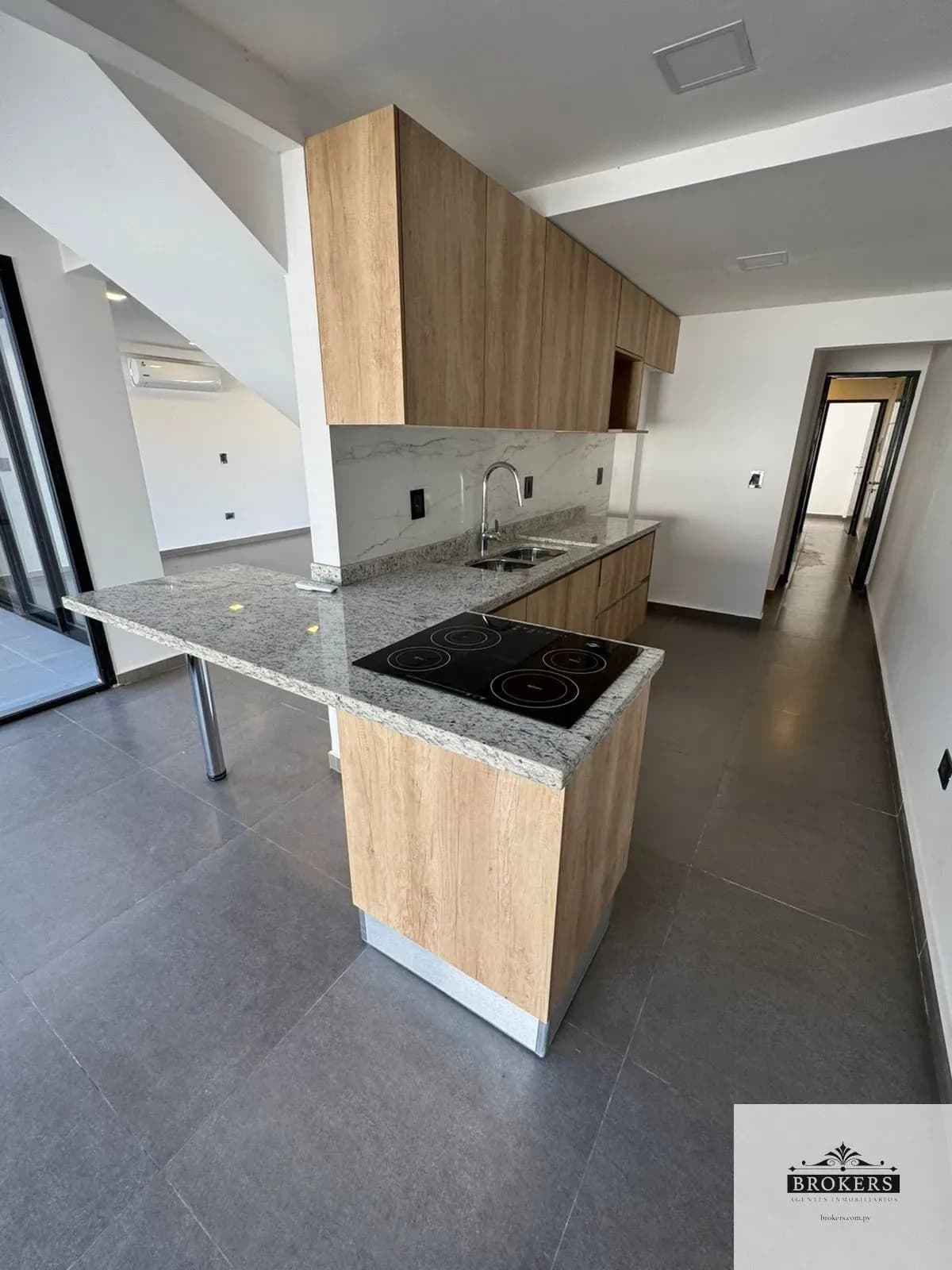 3-Bedroom House for Sale in Laurelty, Luque - Image 16