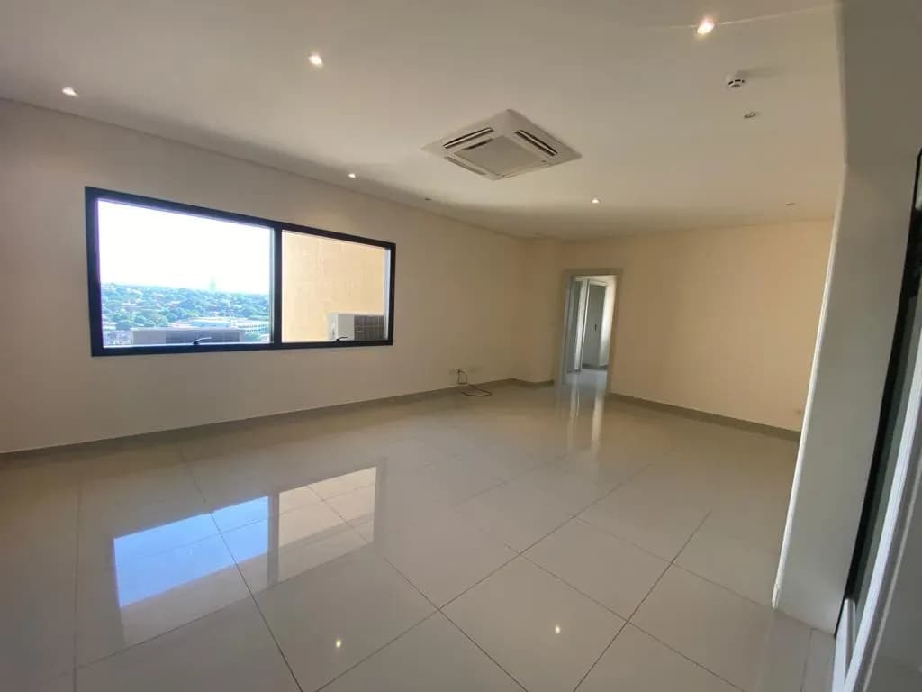 Apartamento de 3 dormitórios à venda em Ycuá Satí, Assunção - Image 6