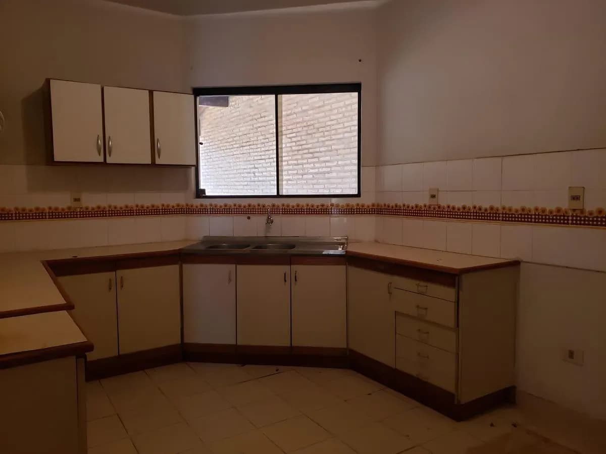 4-Bedroom House for Sale in Centro, Fernando de la Mora - Image 5