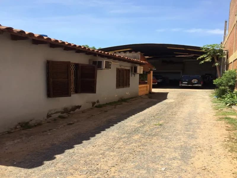 Warehouse of 480m² for Sale in Orilla del Campo Grande, Fernando de la Mora - Image 3
