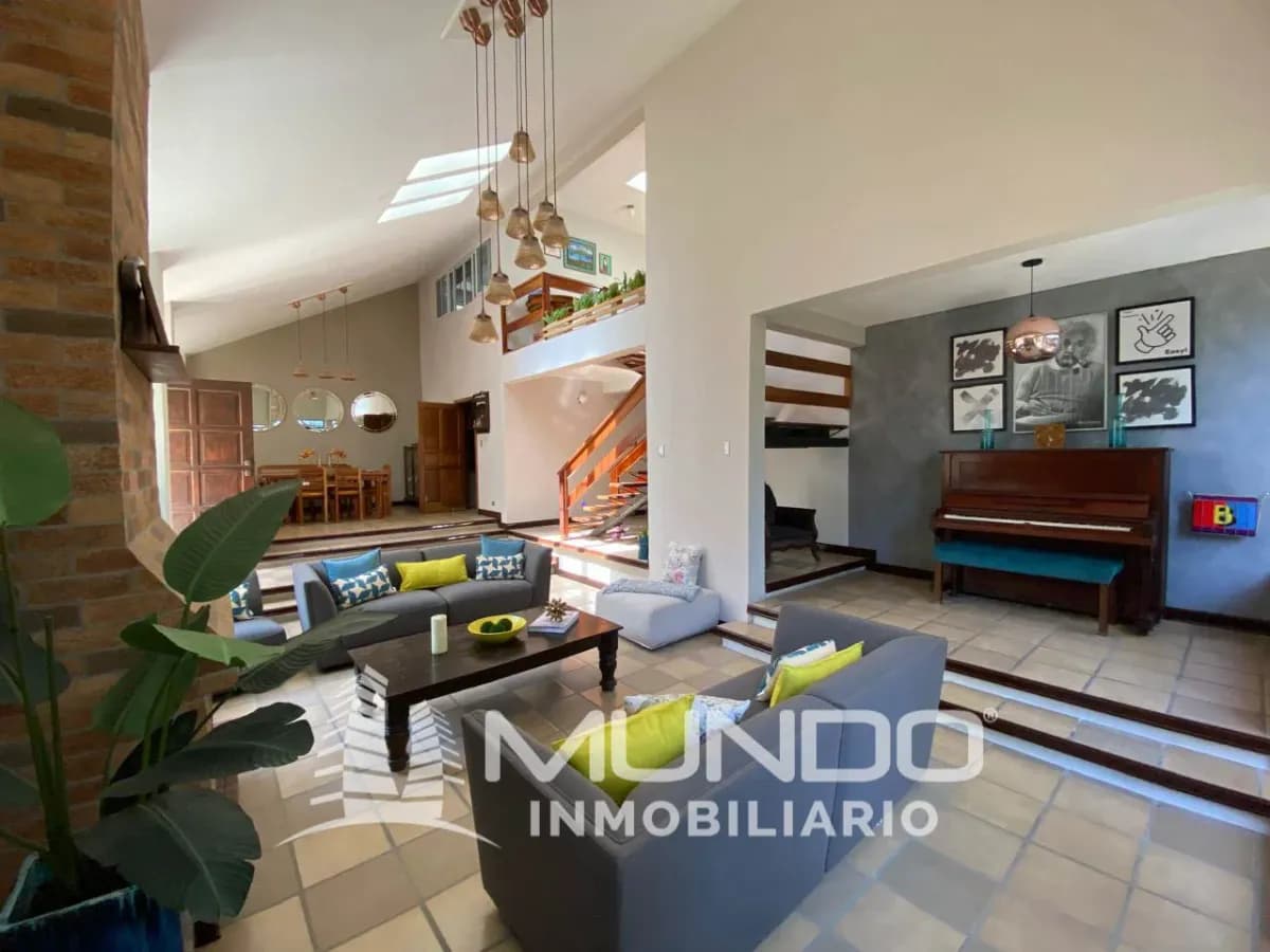 Casa de 4 dormitorios en zona 16, 425m², en Alquiler en San Gaspar, Ciudad de Guatemala - Image 4